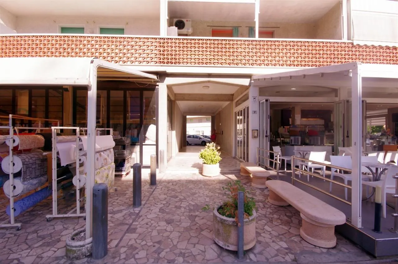 Serena 2-8 Lido di Pomposa Italien